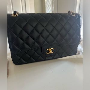 CHANEL Caviar Quilted Jumbo Double Flap Back